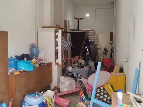 Vende-se Garagem em Vialonga na rua Miguel Torga