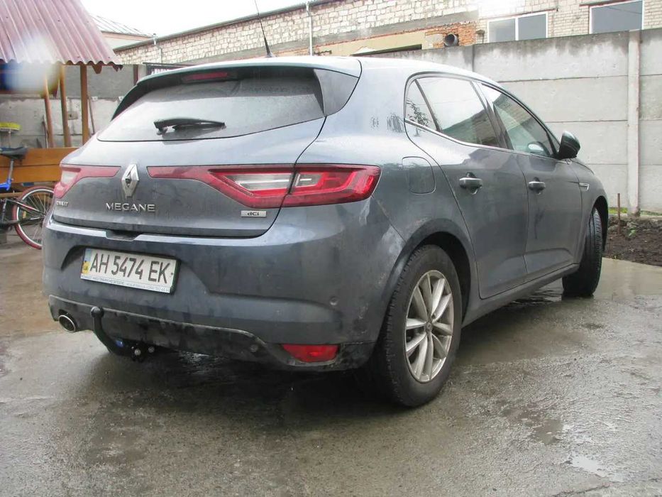 ФАРКОП на Renault Megane 3 4 (Рено Меган). Причіпне з розеткою та дротами.