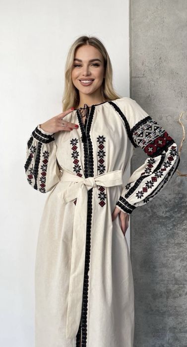Вишита сукня в етно стилі
