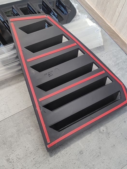 Накладки пара (зябра жабри) вікна задніх дверей VW Golf MK7 / MK7.5