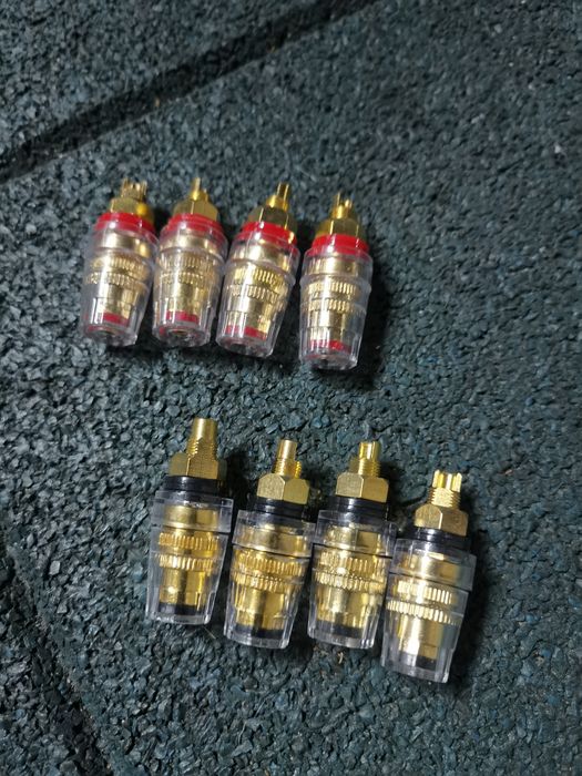 Vendo material Hi-Fi, fichas RCA macho e fêmea, engate rápido.