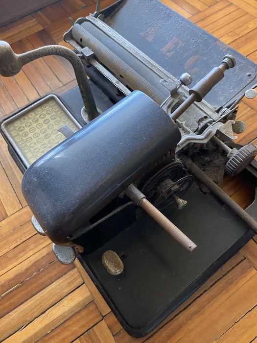 maquina de escrever antiga