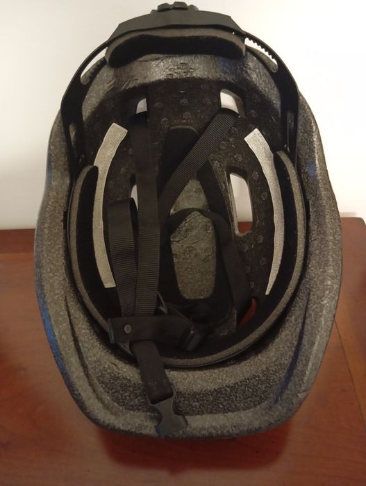 Capacete de bicicleta da marca B'TWIN pouco usado