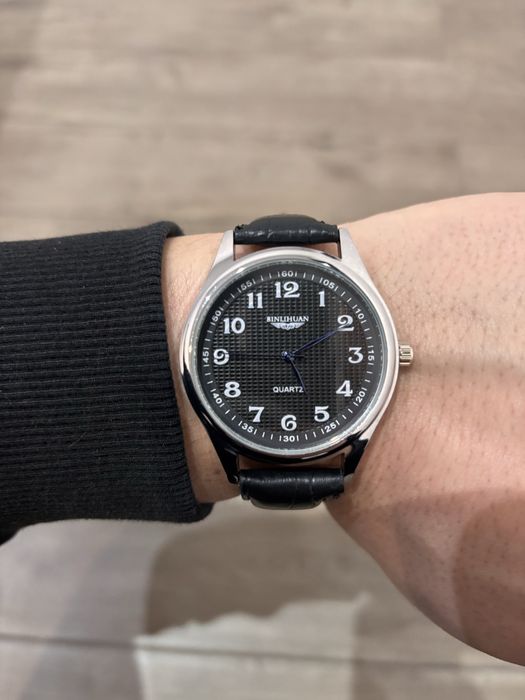 Продам чоловічій годиник