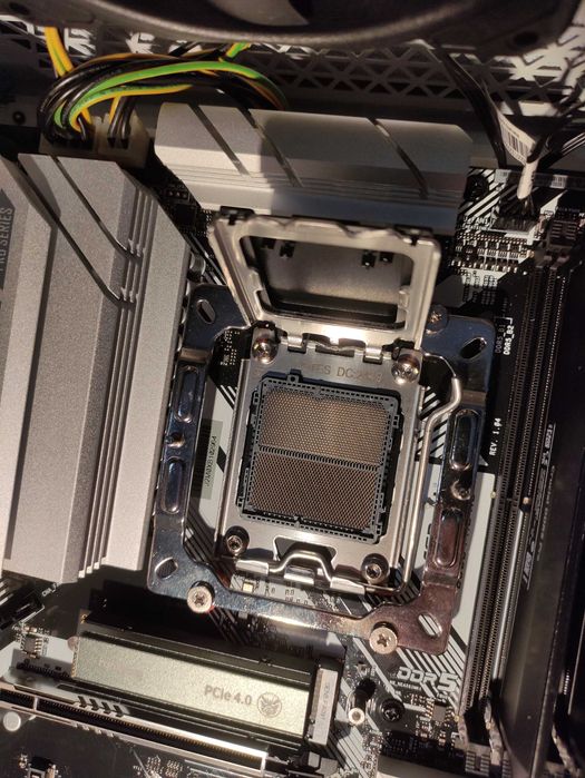 Комплект  ASRock B650 Pro RS , Ryzen 5 7500F основа ігрового ПК