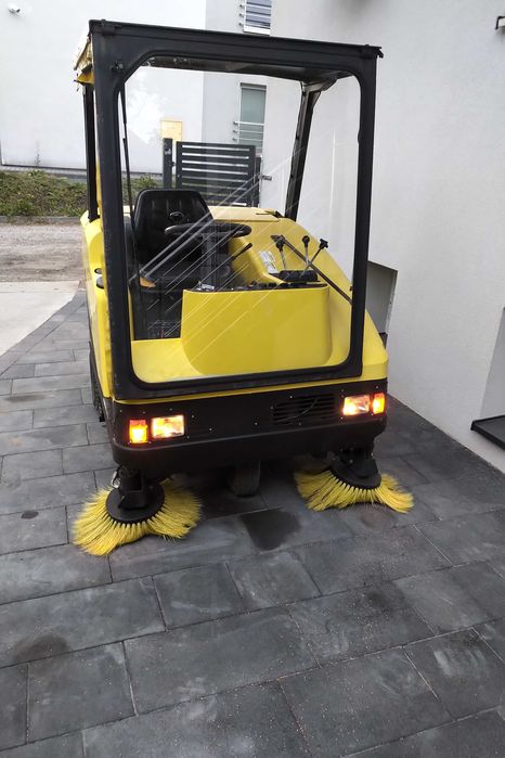 Zamiatarka Karcher KMR1550 diesel z kabiną