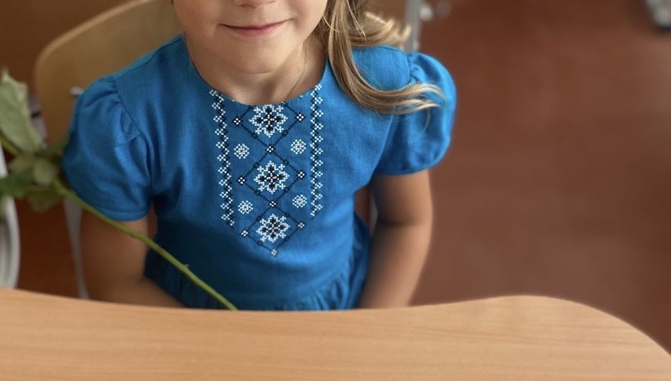 Плаття вишиванка лляне якісне та жовто блакитні  резинки