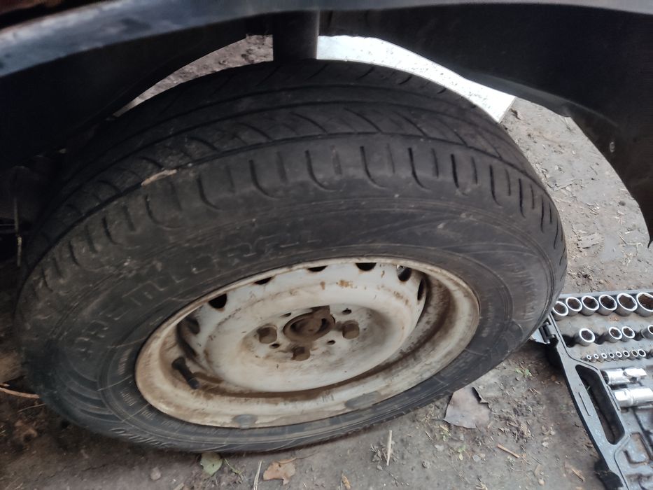 Продам пару колес r13. 4/100 Ваз