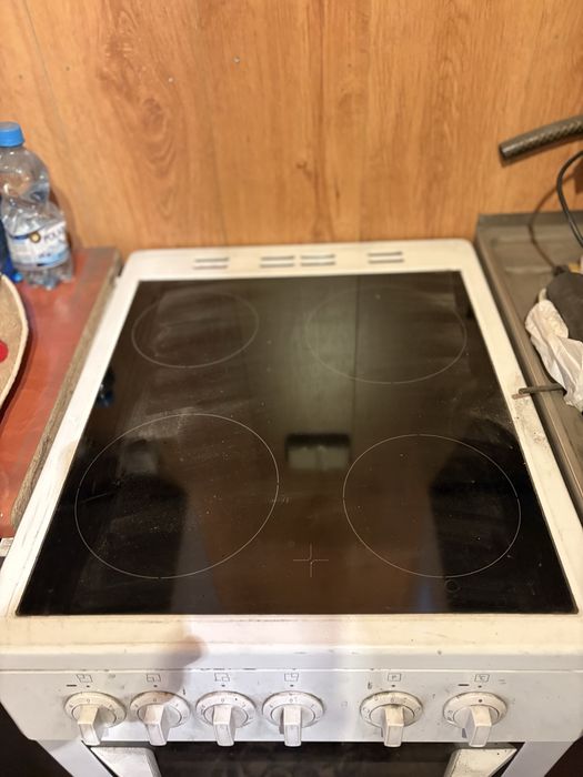 Kuchenka elektryczna Beko FSS57000GW