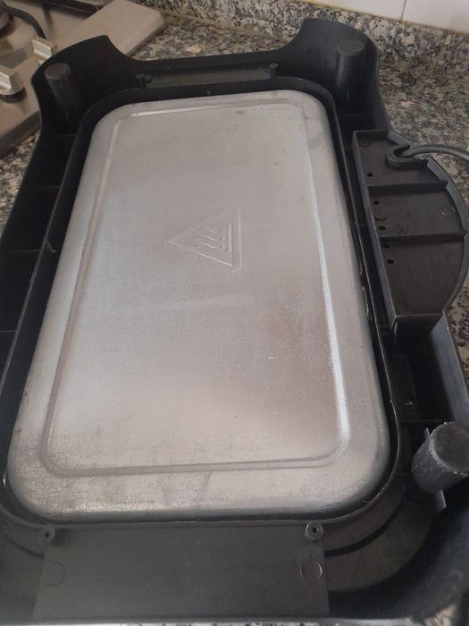 Grelhador com resistência eléctrica