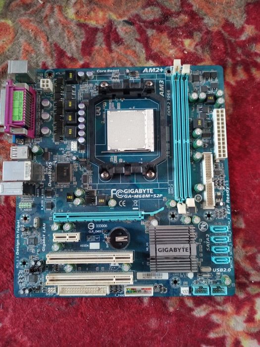 Материнская плата GYGABYTE GA-M68M-S2P