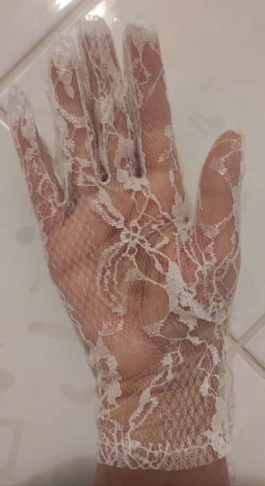 Кружевные перчатки
