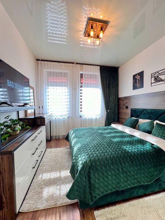 Центр. 3 кімнати. Озеро та парк. Власник. Звітні документи