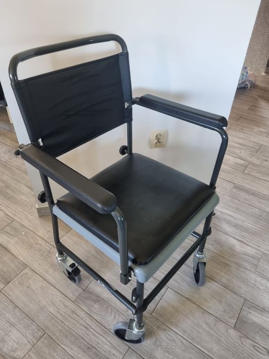 Wózek sanitarny toaletowy dla seniora