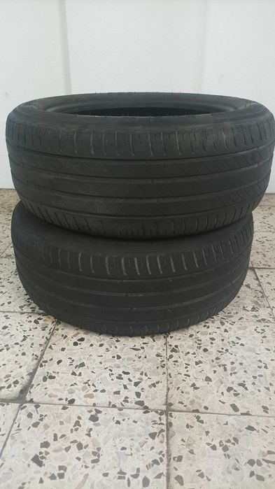 Um par de Pneus 205 /55/r16