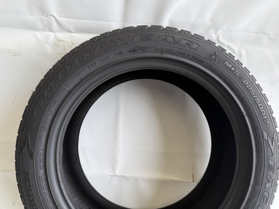 225/50/17 Goodyear Eagle Ultra Grip Run-Flat 94H 2018R (493)
