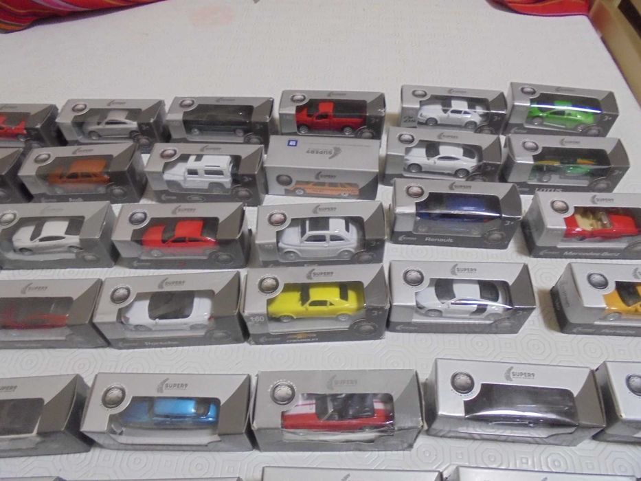 Lote de 90 carrinhos novos, escala 1:60