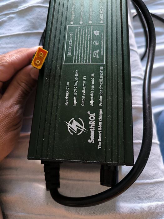 Carregador de lítio 54,6 V / 2–8 A SouthROL — Novo com caixa