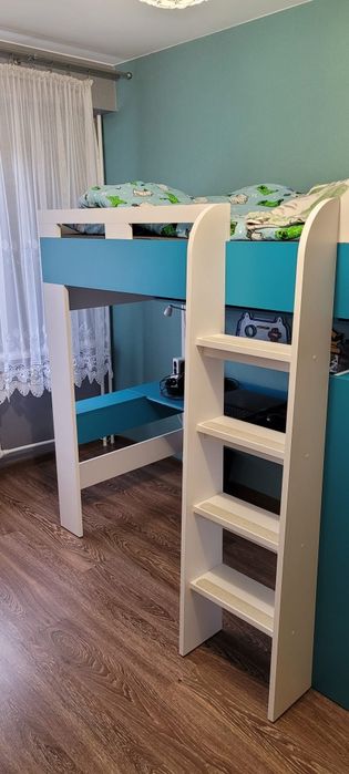 Łóżko piętrowe z biurkiem