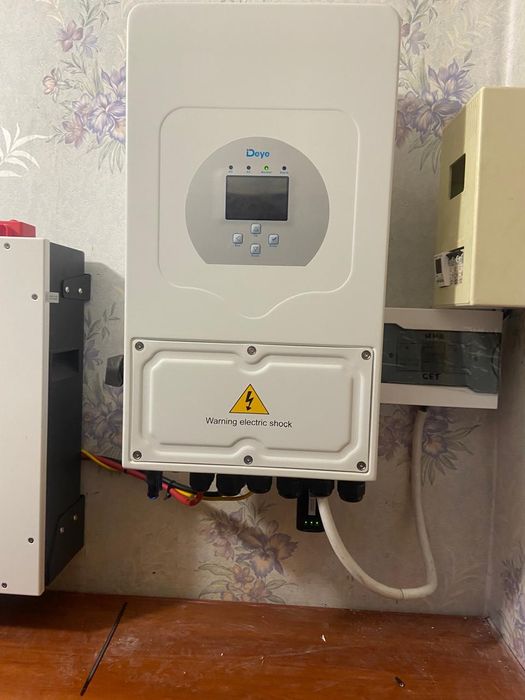 Deye SUN-5K-SG03LP1-EU та Dyness DL5.0C