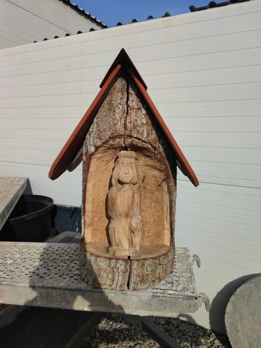 Drewniana kapliczka - ogrodowa, przydomowa