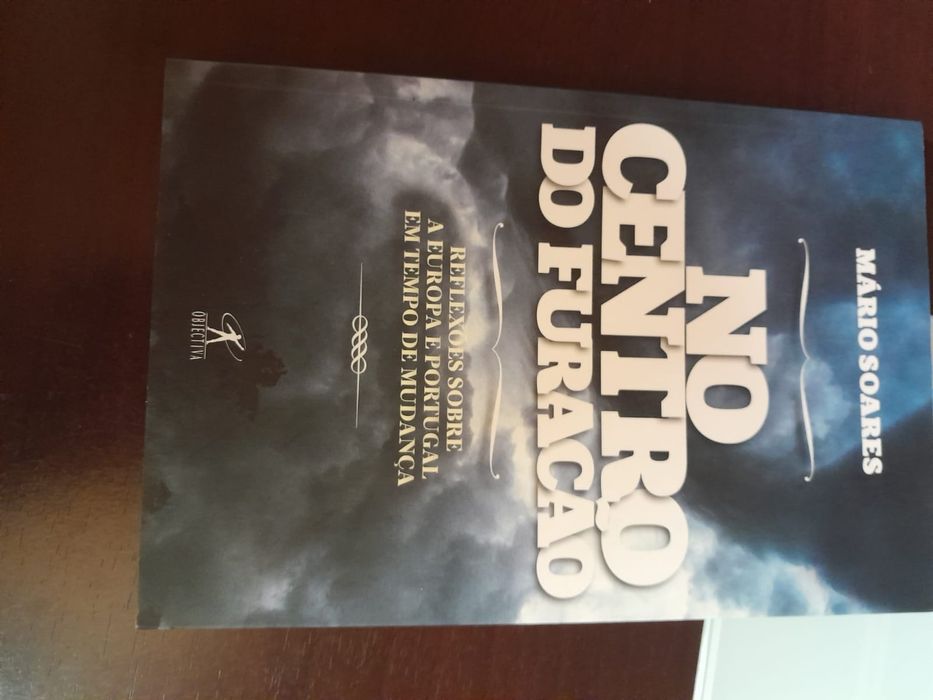 No centro do furacão de Mario Soares