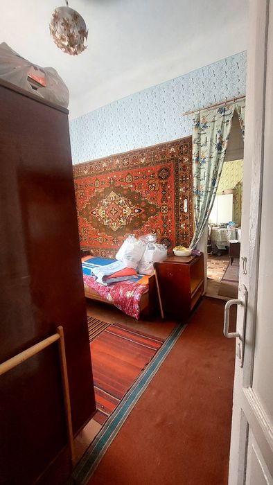 Продам 2-кімнатну квартиру. Пл.Шевченка,5/14.