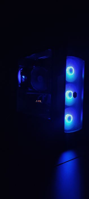 Komputer i7-13700kf, 32 GB ram, SSD 2tb m2, RTX 3060 ti.