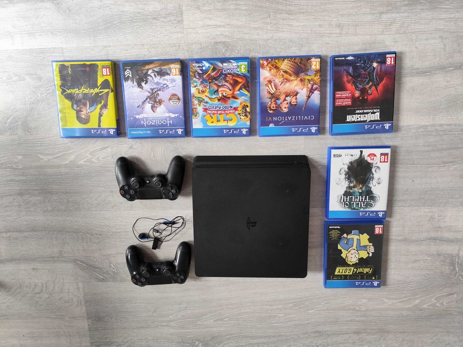 Konsola PlayStation 4 + 2 pad + 7 gier