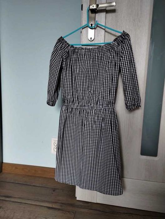 Sukienka w kratkę Sinsay.