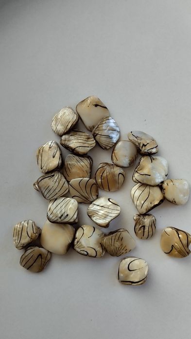 Бусины оригинальной формы перламутр