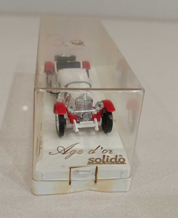 Modelo Mercedes Benz SSKL de 1931 na escala 1/43 SOLIDO