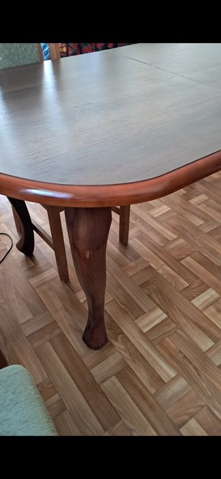 Stół rozkładany i 6 krzeseł