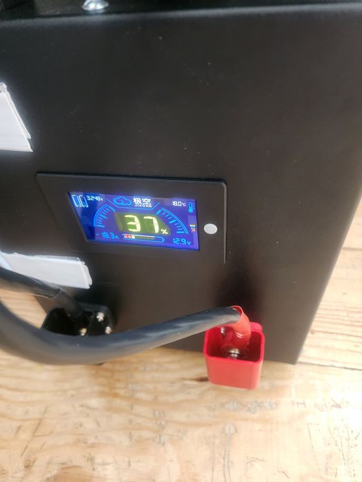 Продам гибридый инвертор POWMR на 2kw 12 в и Аккум 314 ah 12v 4000вч