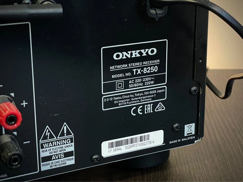 Amplituner Onkyo TX-8250