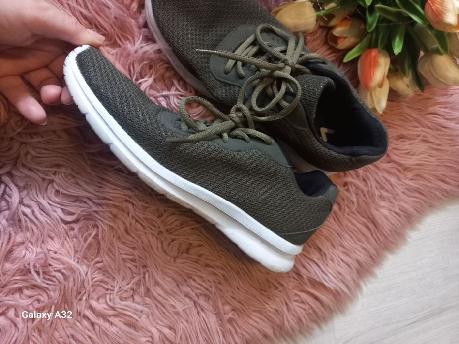 Obuwie damskie sportowe VTY 40 rozmiar