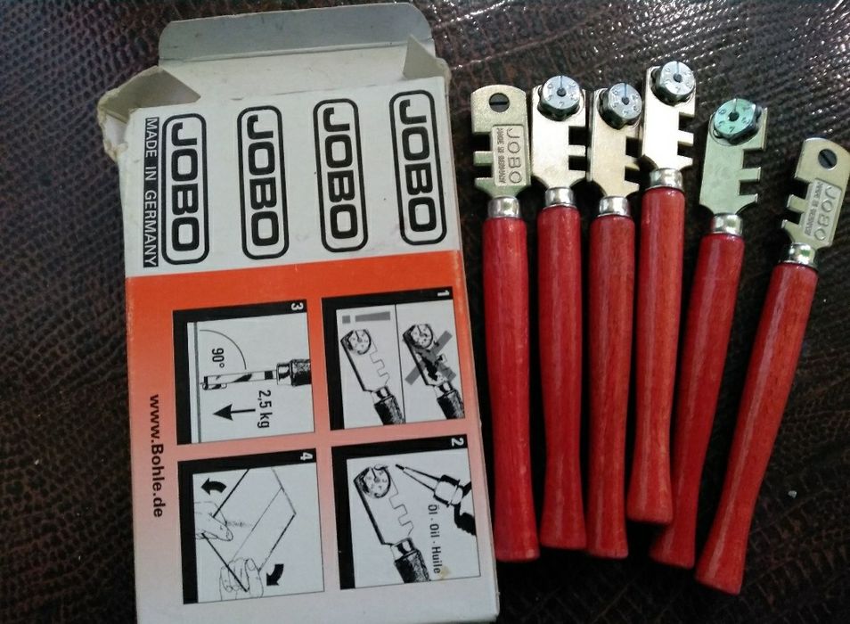 Нож для резки стекла. Стеклорез масляный