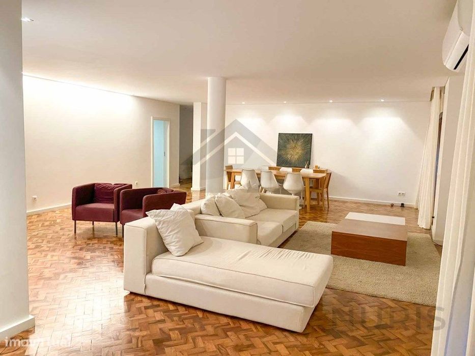 Espaçoso T4 Renovado no Centro de Portimão - 185 m²
