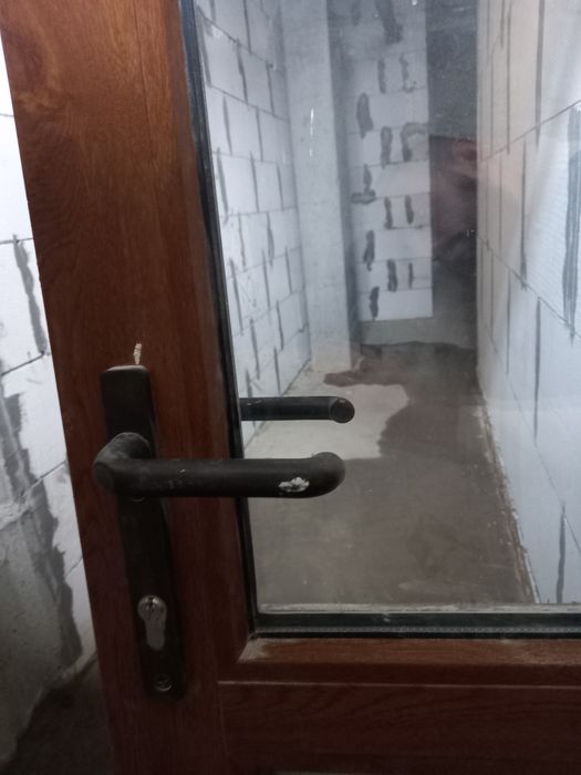 Пластиковые двери