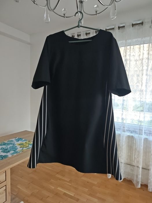 Продам жіноче плаття чорне з білими поломками XXXL стан ідіальний