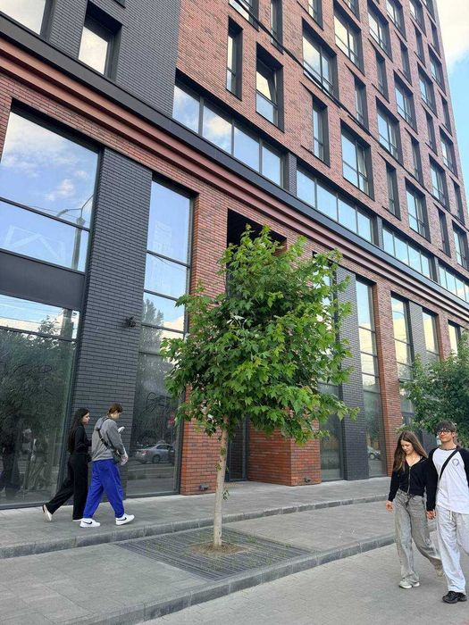 1160 м.кв. Центр. Відкрита площа. Рампа. Парковка