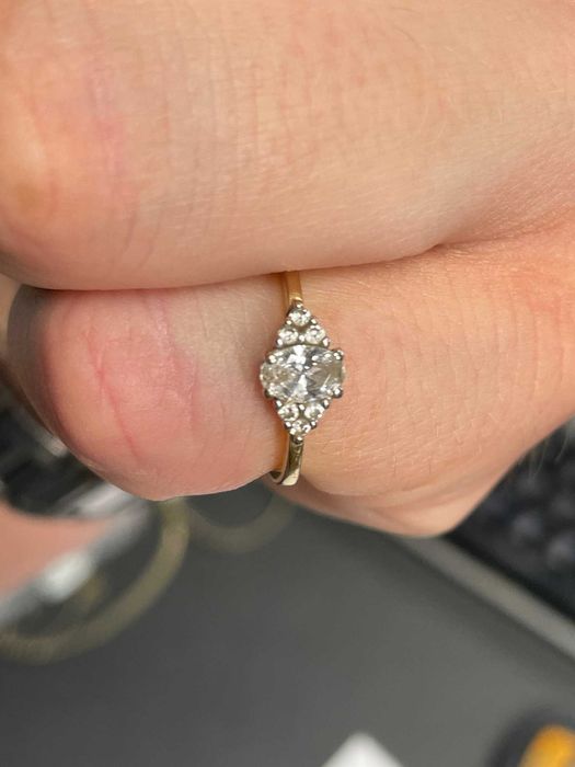 Złoty pierścionek z cyrkoniami 14kt 1,98g R11