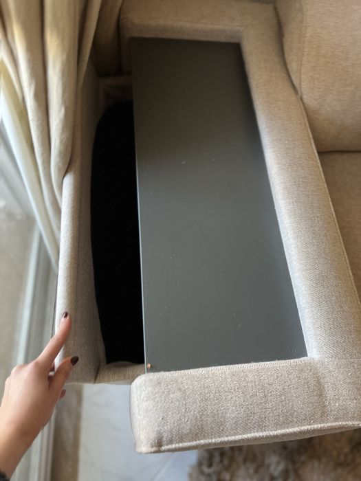 Sofá chaise-long Conforama com arrumação