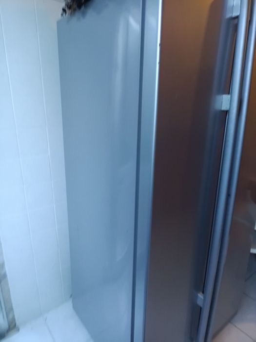 Frigorífico Samsung modelo antigo, mas funciona na perfeição.