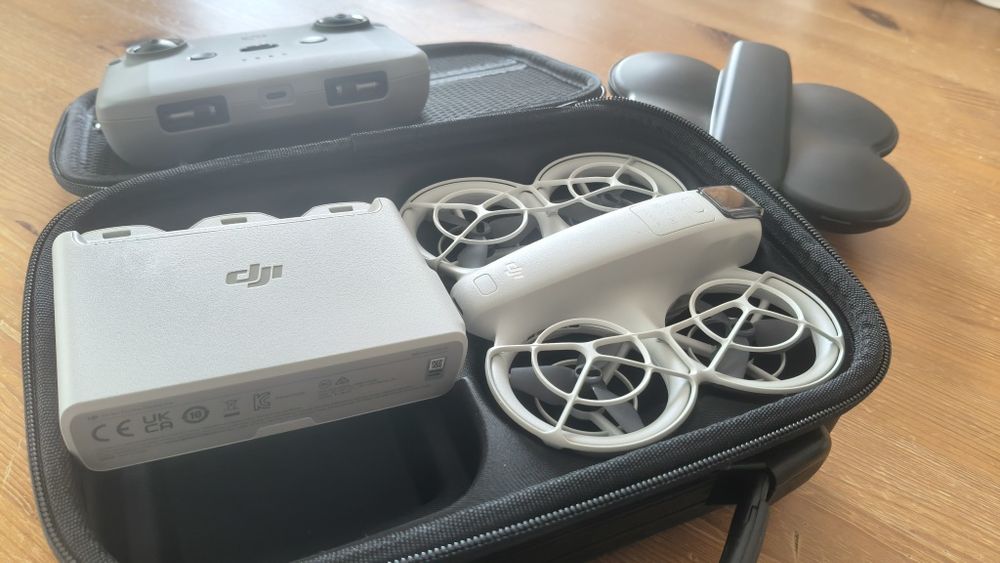 Drone DJI Neo pack FlyMore + comando + mala + case
