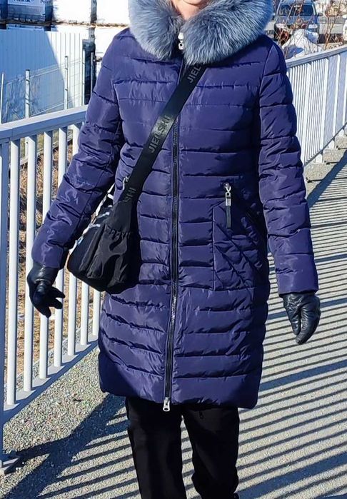 Płaszczyk pikowany typu parka z kapturem z naturalnym futerkiem. XL