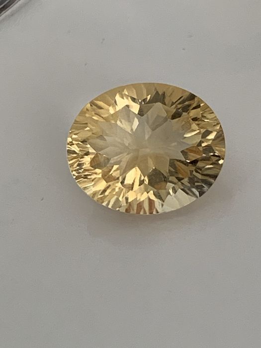 Ексклюзивний цитрин 4.6 ct, огранка Concave (Овал 10х12) — неймовірна гра світла!