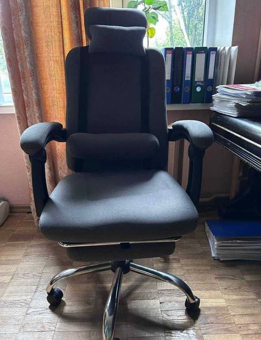 Компьютерное кресло в хорошем состоянии