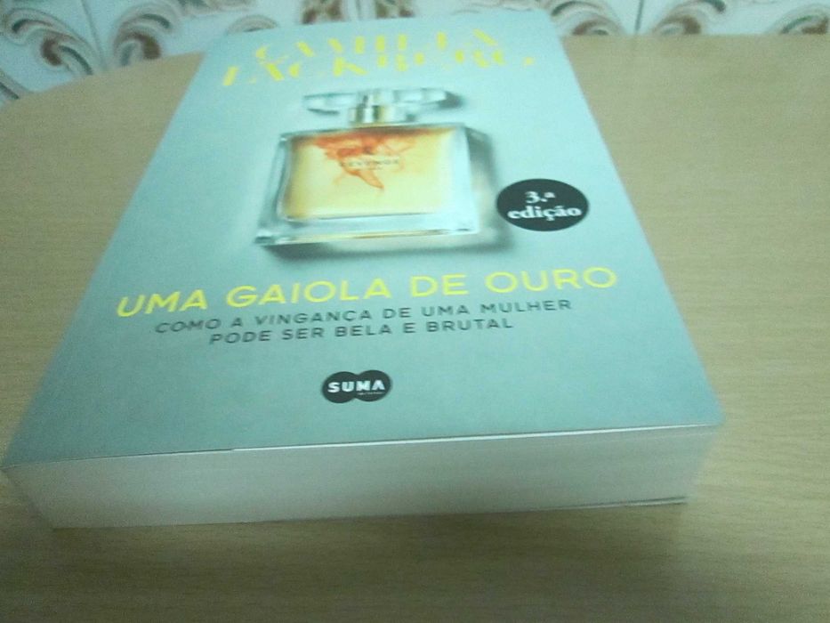 Uma Gaiola de Ouro de Camilla Läckberg (oferta de portes)