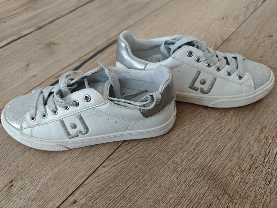 Białe tenisówki r.35